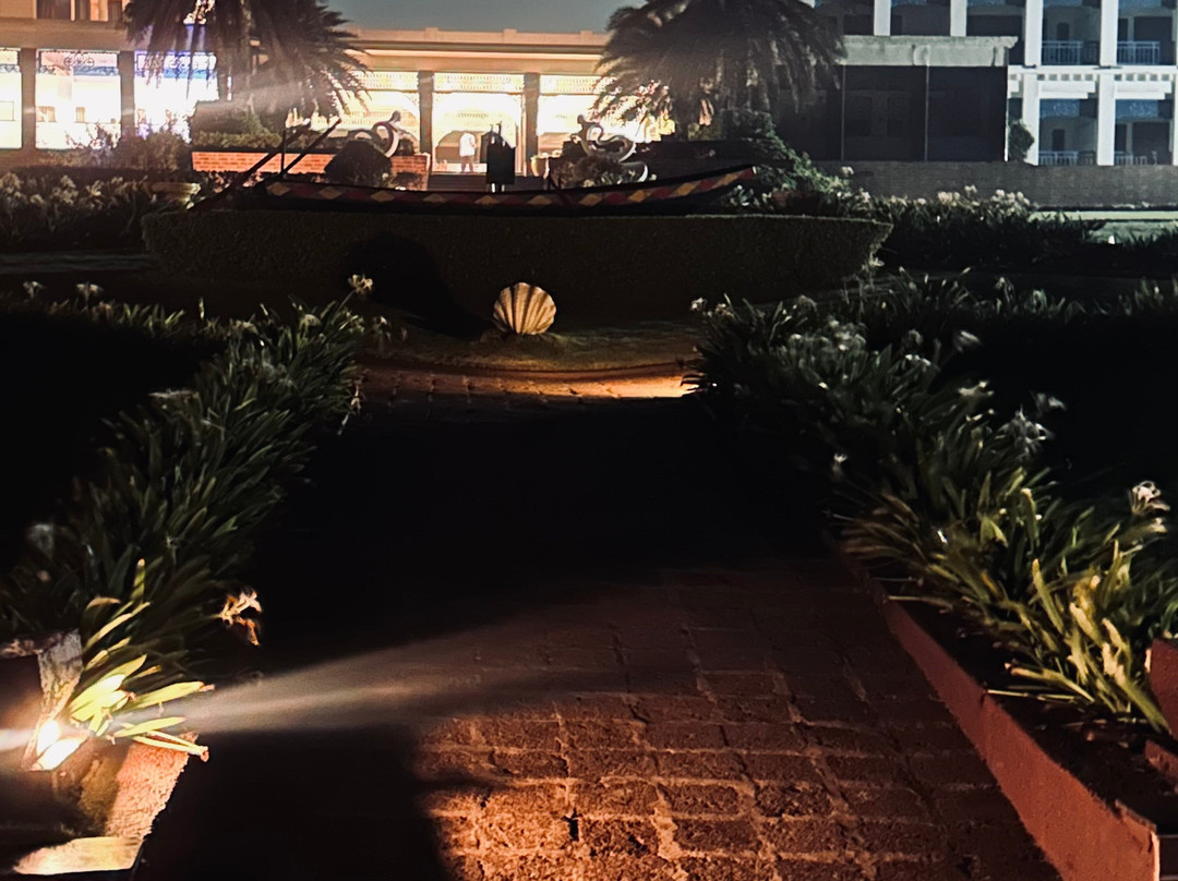 Mayfair Palm Beach Resort主图
