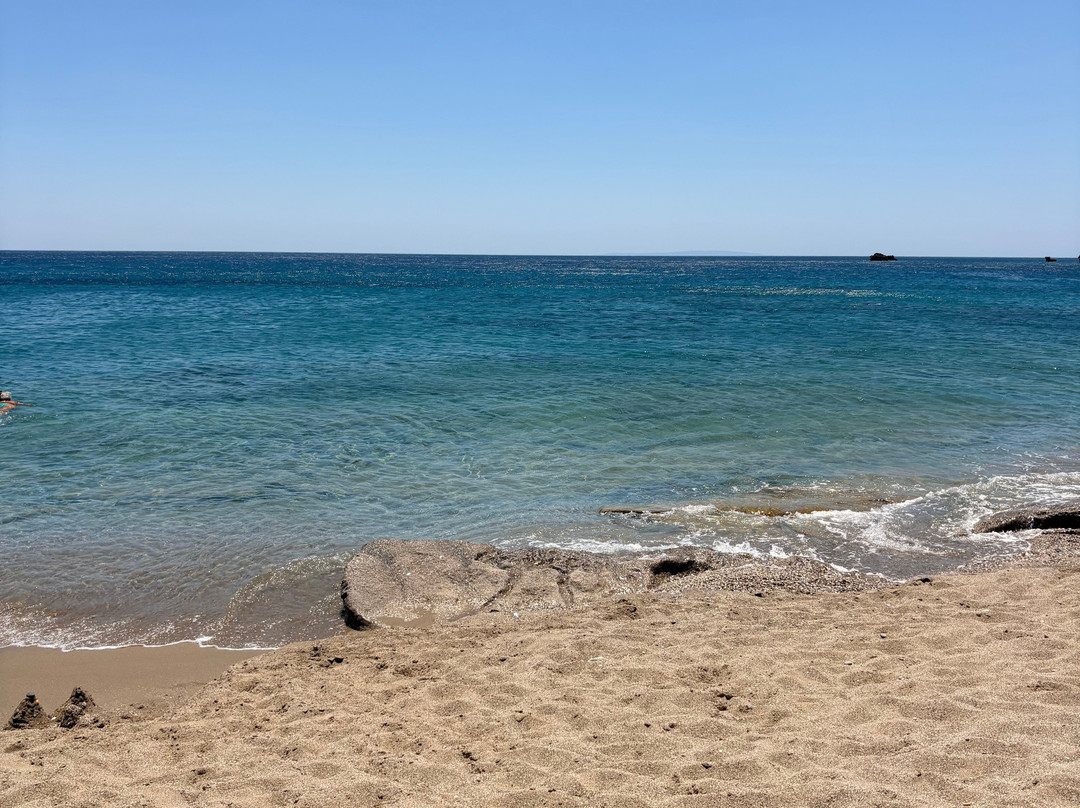 Damoni Beach-雷斯蒙必去景点