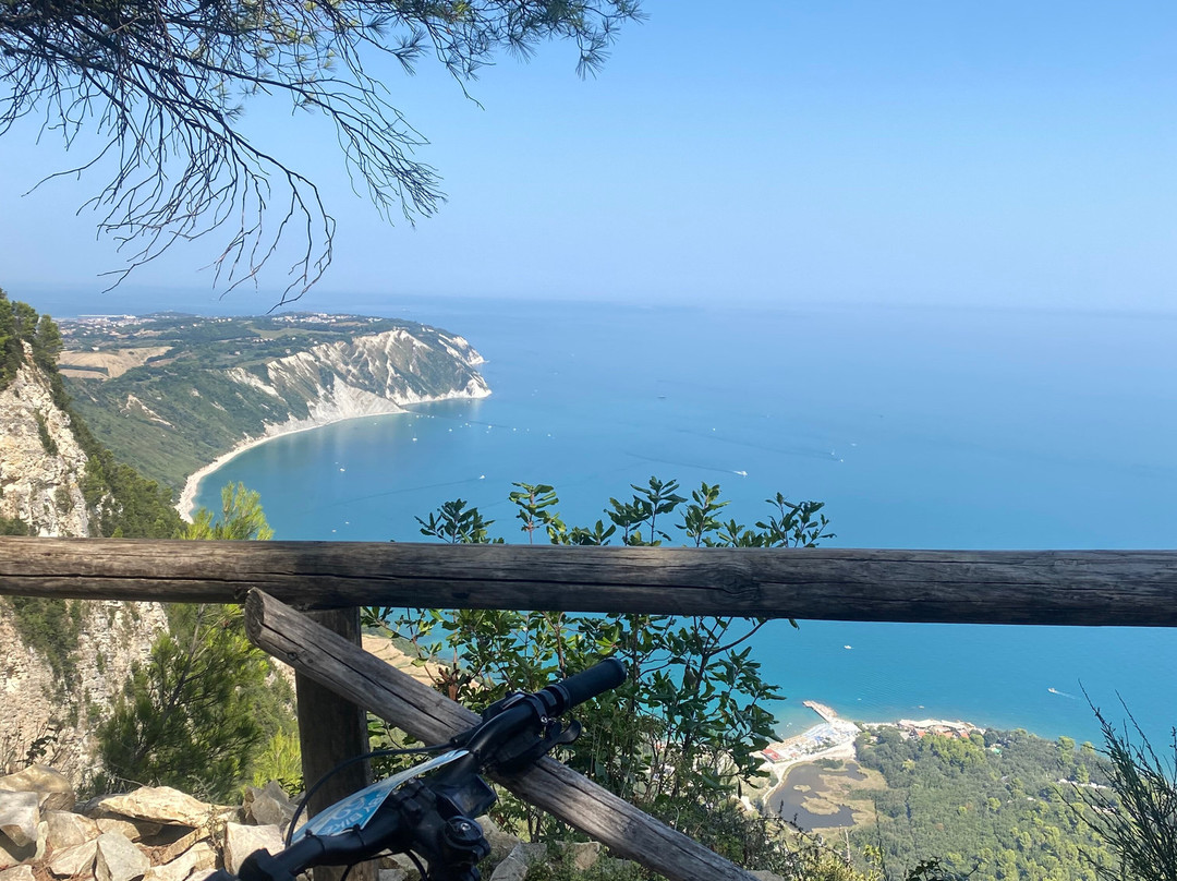 Conero by Bike - Bike Tours-Sirolo必去景点