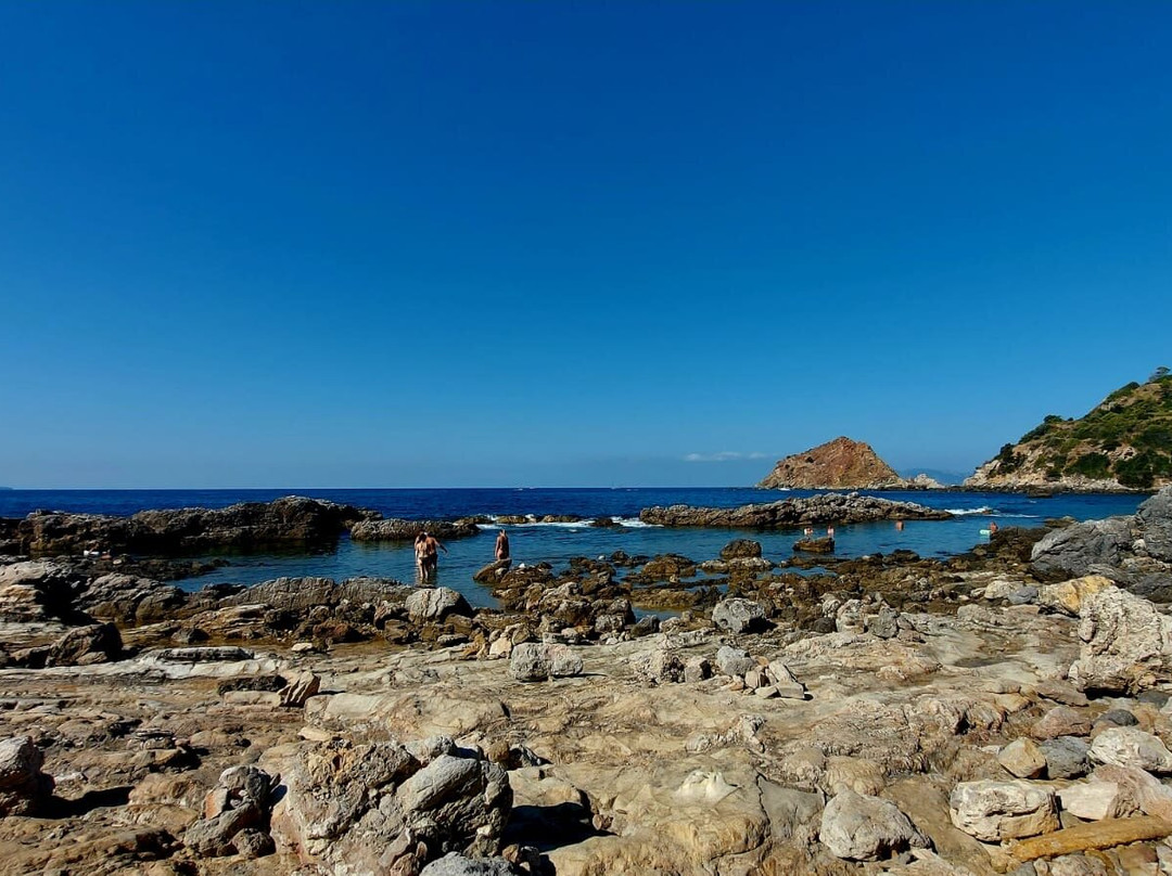 Cala Mar Morto-圣托斯特凡诺港必去景点