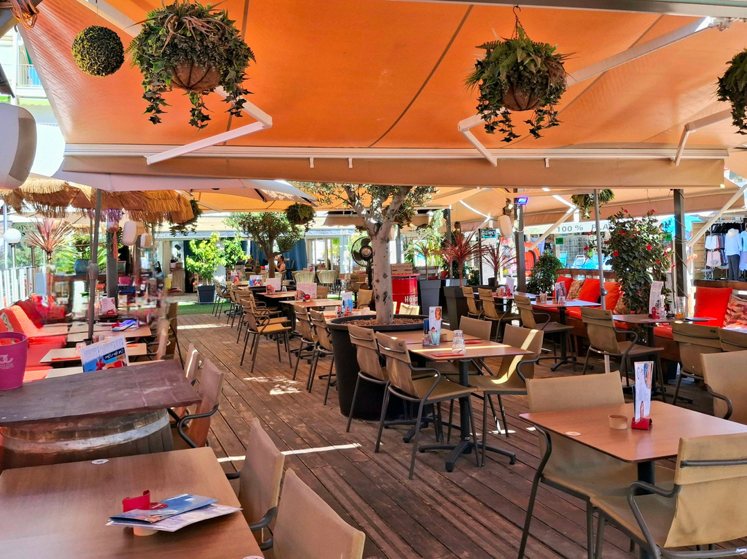 Le Winch Cafe