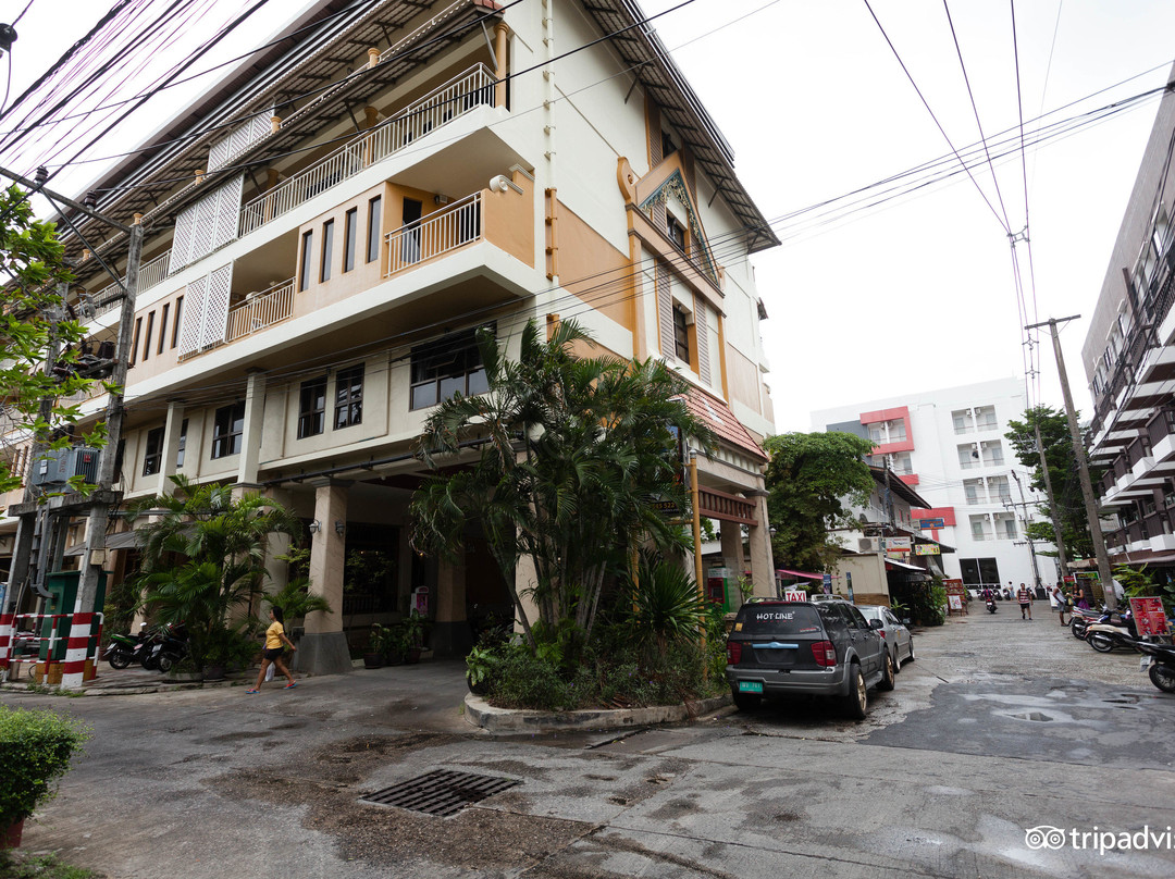 马尔温泉度假酒店主图