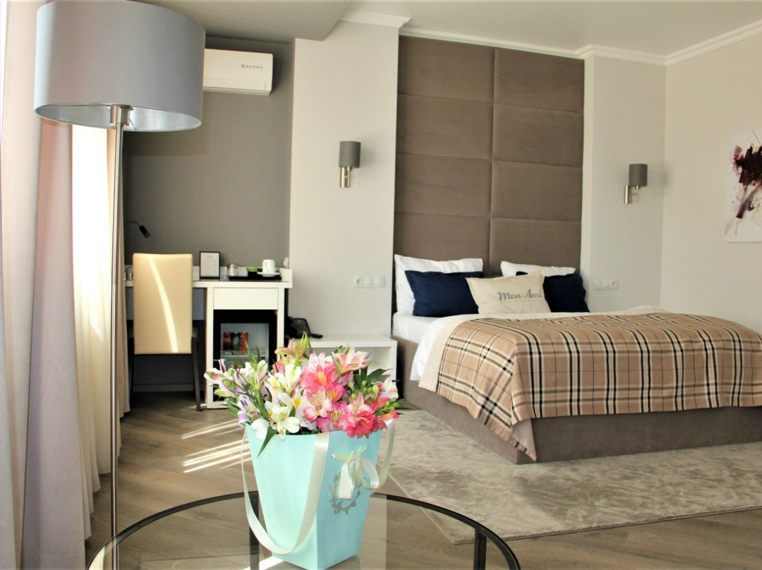Mon Ami Villa