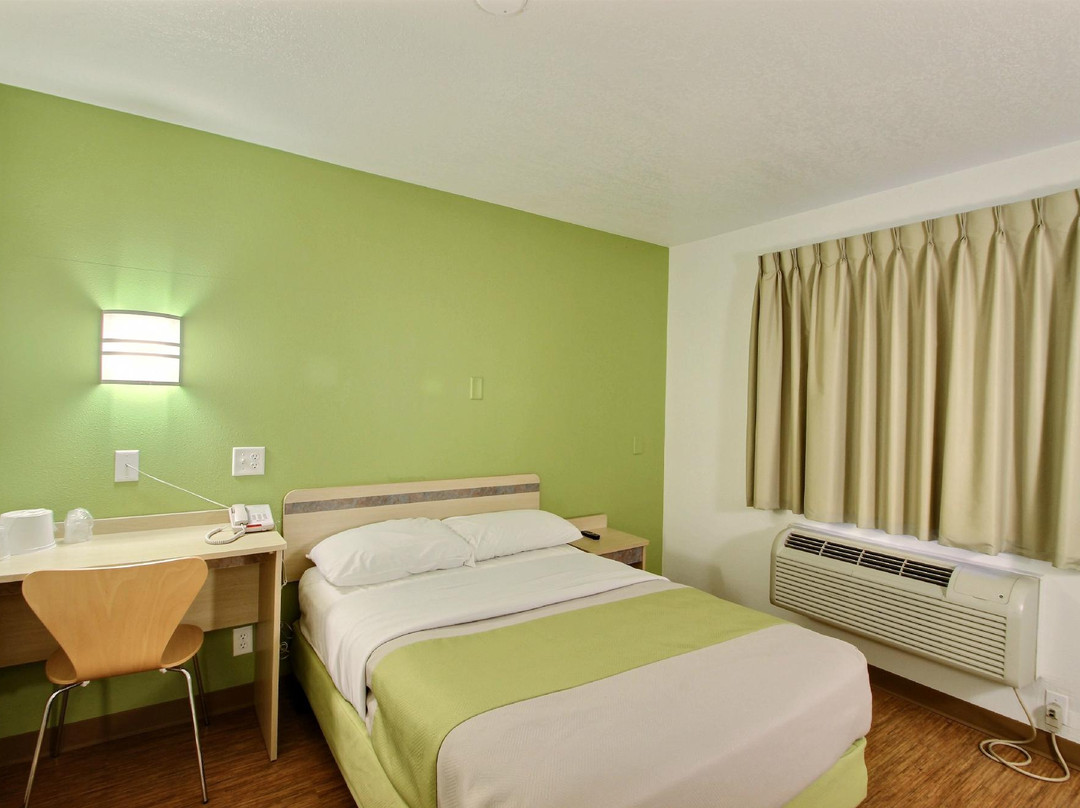 Motel 6 Milwaukee West - Brookfield