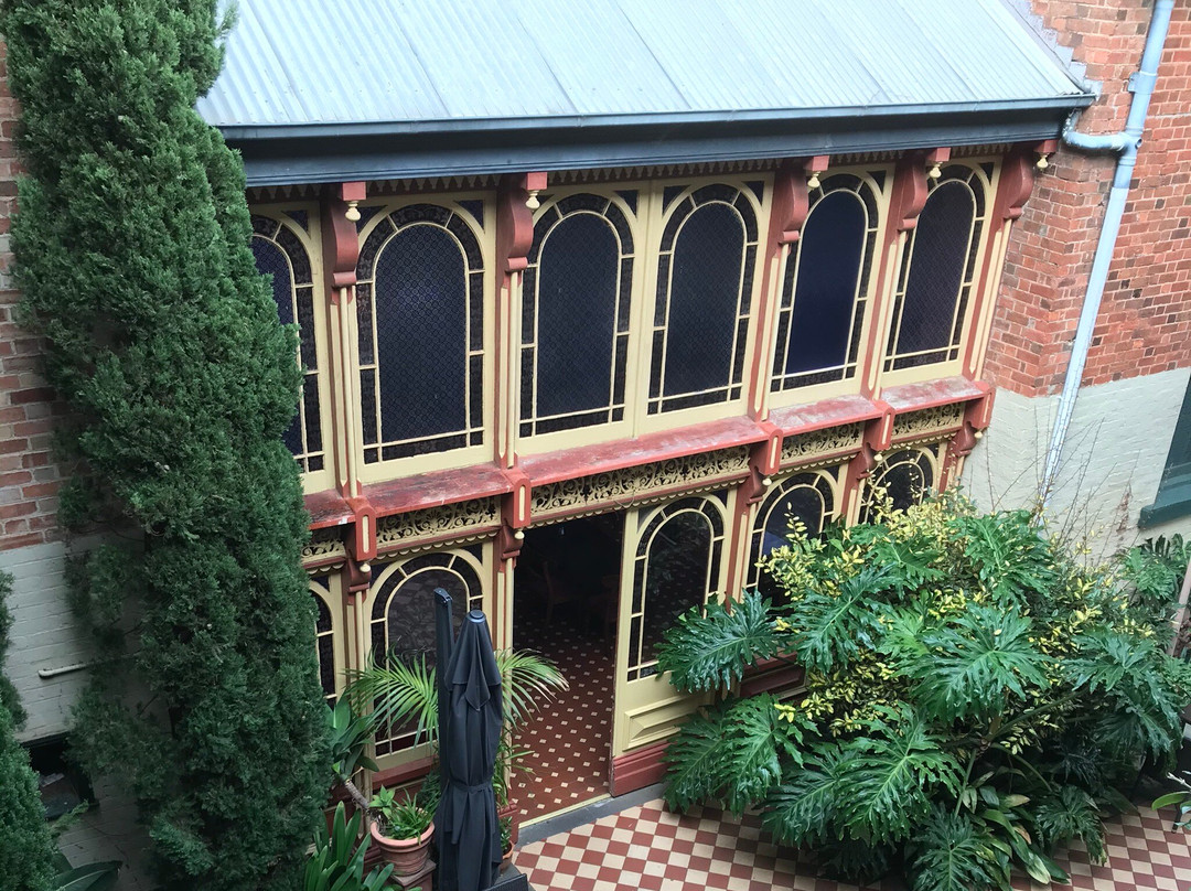 乌厄大酒店主图