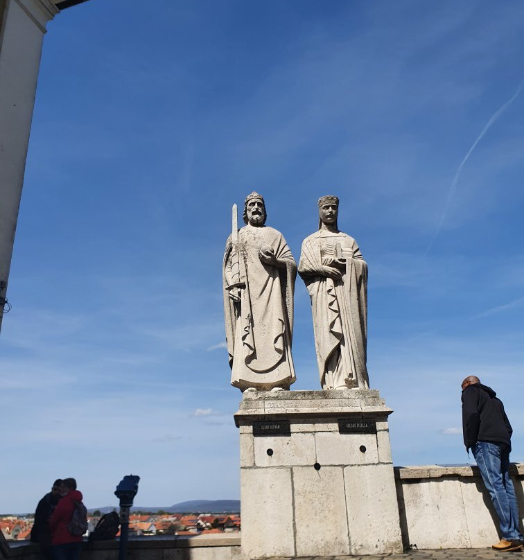 Statue of Szent István and Gizella景点图片