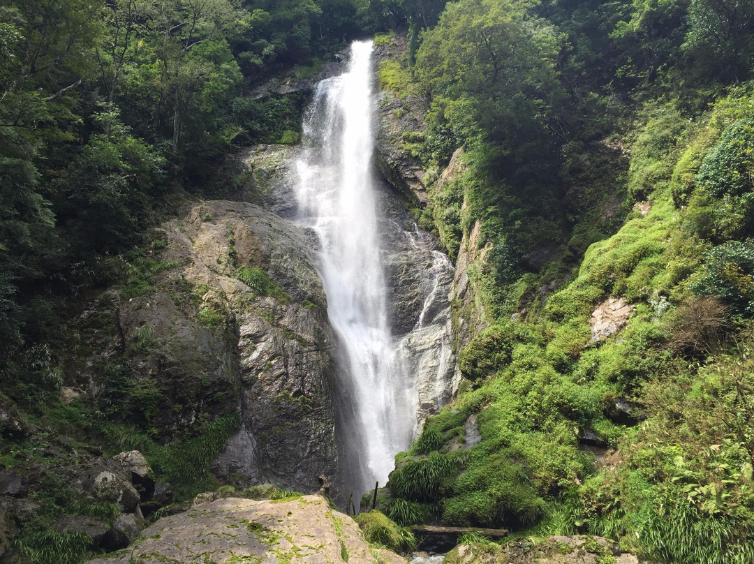 八代市旅游景点-Sendantodoro Falls