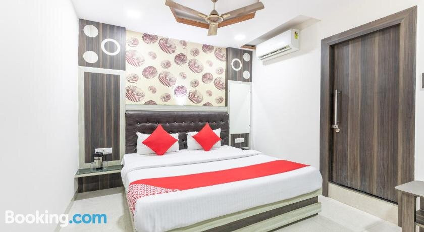 OYO 45301 Hotel Om Palace