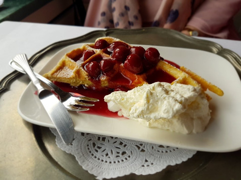 兰德罗曼酒店主图