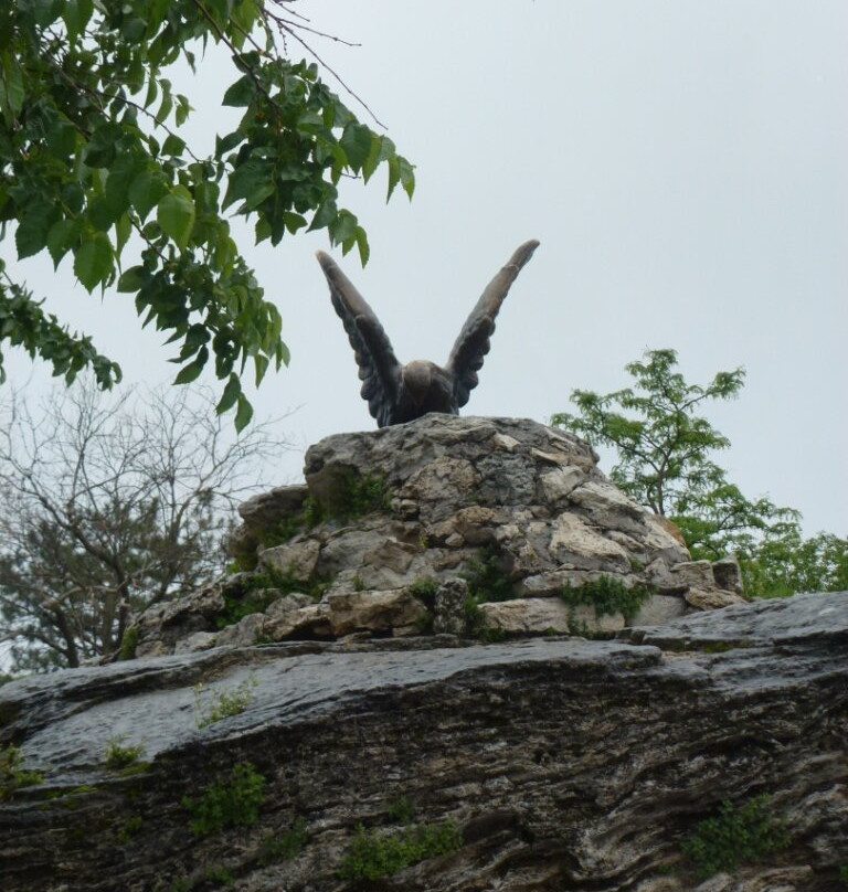 The Eagle Mounument景点图片