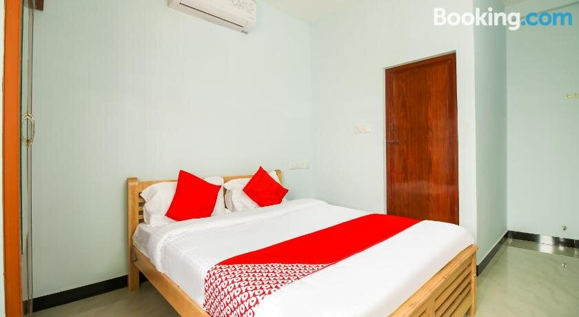 OYO 71549 Shri Sai Apartments