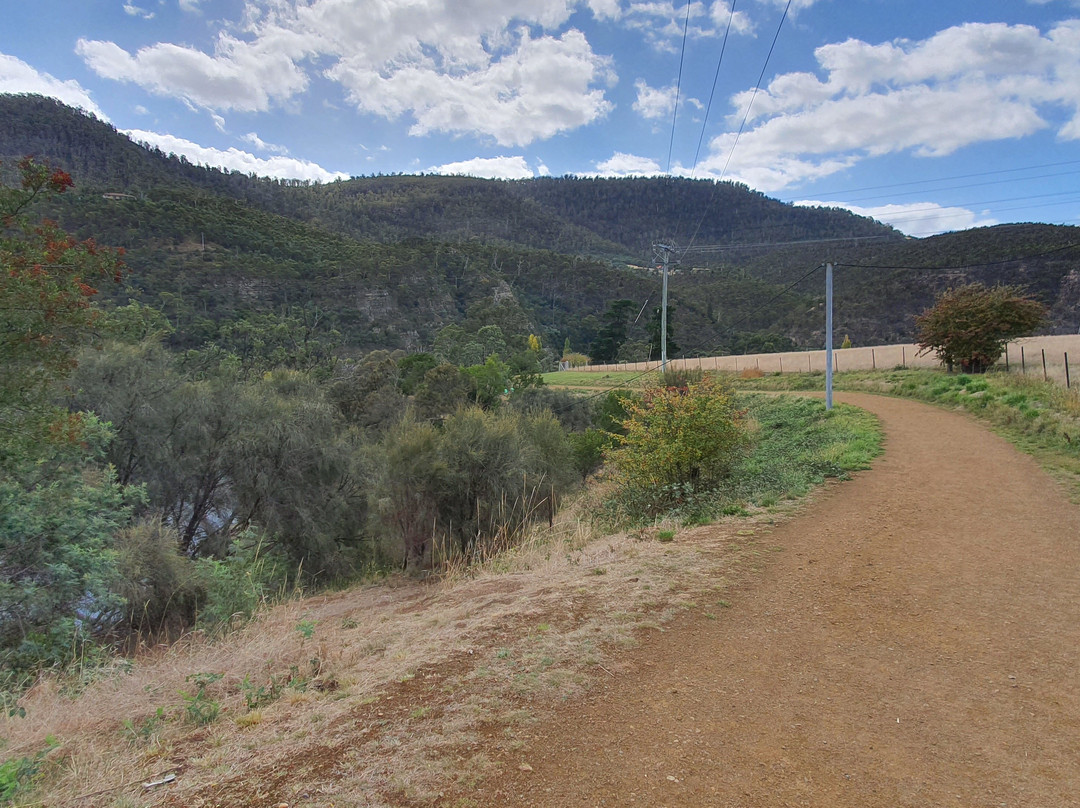 Derwent Cliffs Walk-New Norfolk必去景点