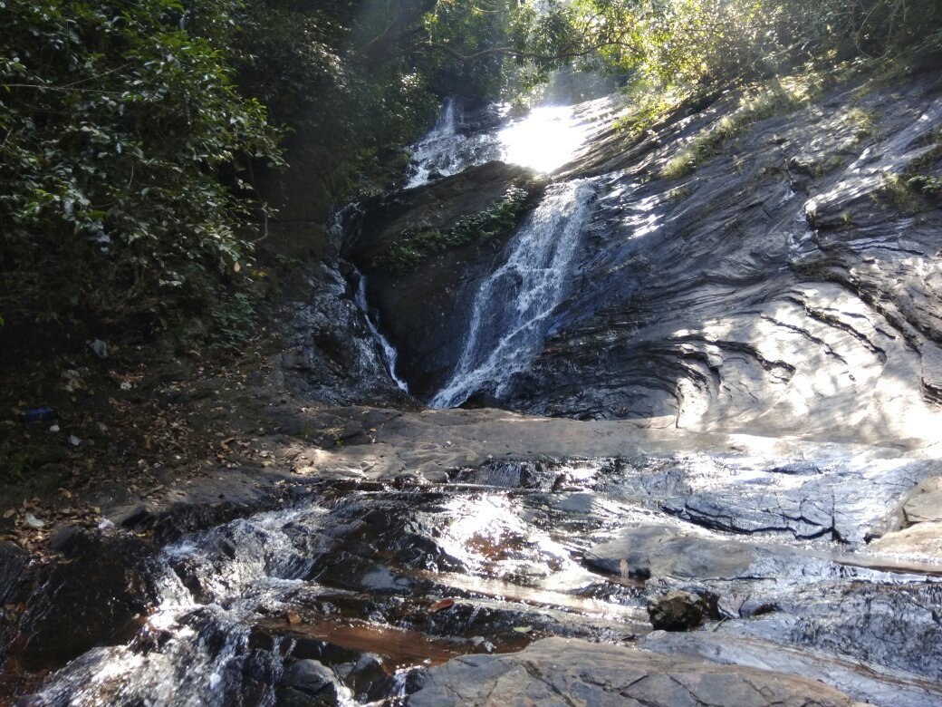 Hidlumane falls景点图片