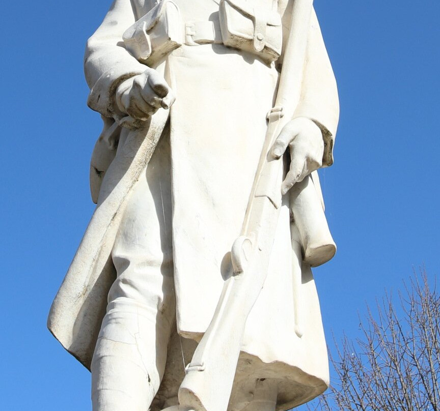 Monument Aux Morts De Ladoix-serrigny景点图片