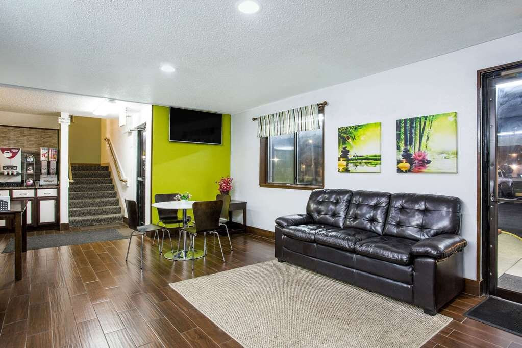 Super 8 By Wyndham Franklin主图