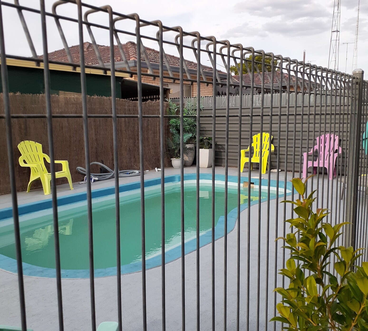 Country Roads Motor Inn West Wyalong-泳池
