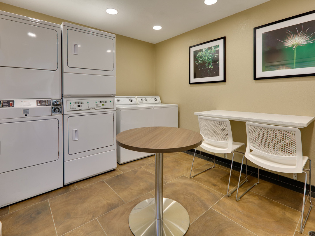 Candlewood Suites Salina by IHG主图