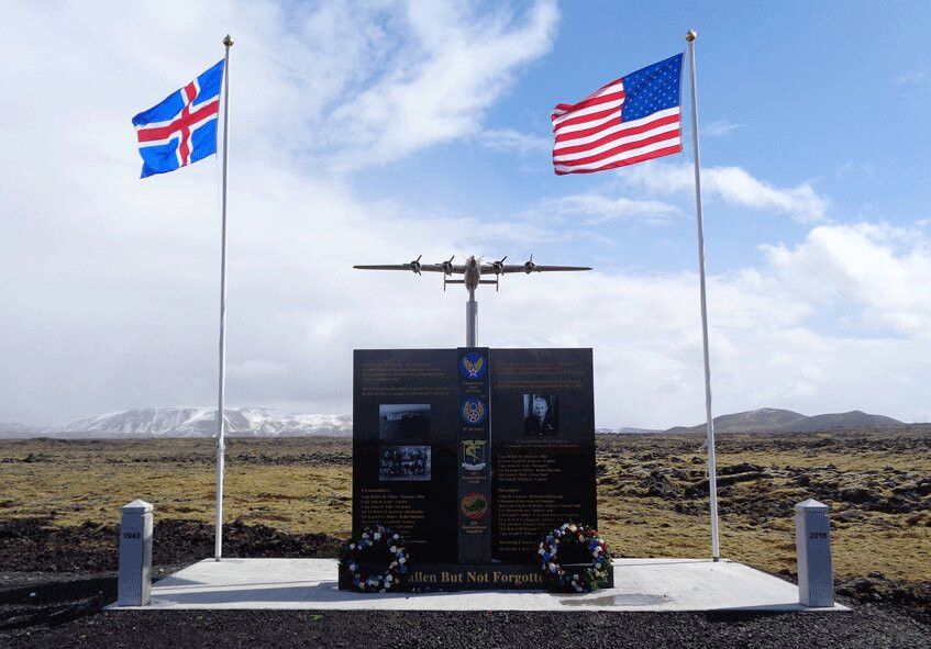 Hot Stuff and General Andrews Monument-格林达维克必去景点