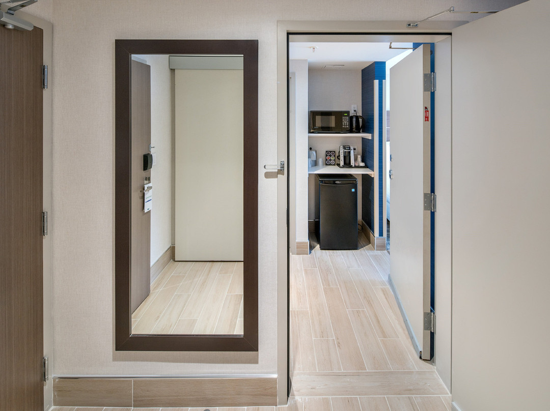 Holiday Inn Express Red Deer North By IHG主图