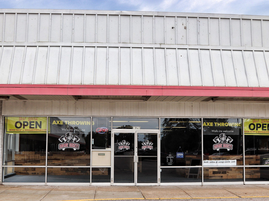 Savage Society - Axe Throwing-Amherst必去景点
