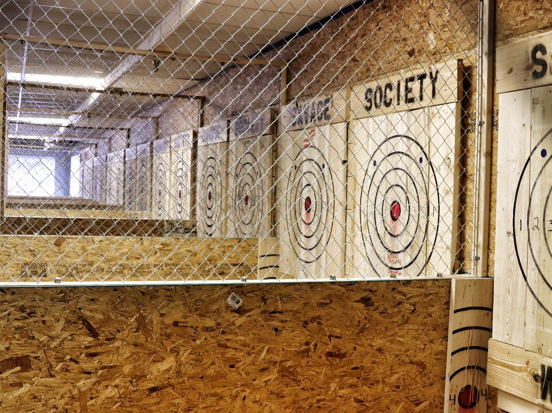 Savage Society - Axe Throwing-Amherst必去景点