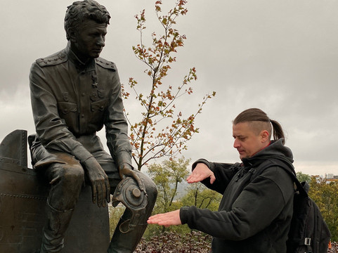 Leonid Bykov Monument-基辅必去景点