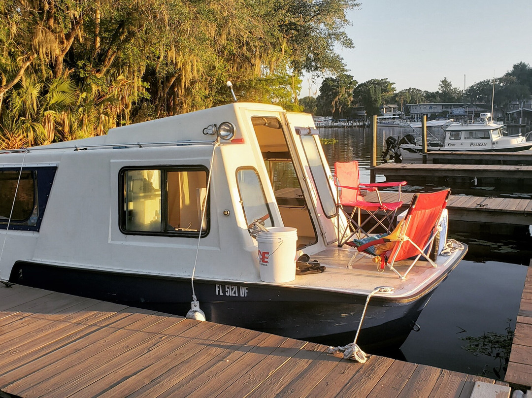 Tiny Houseboat Adventures景点图片
