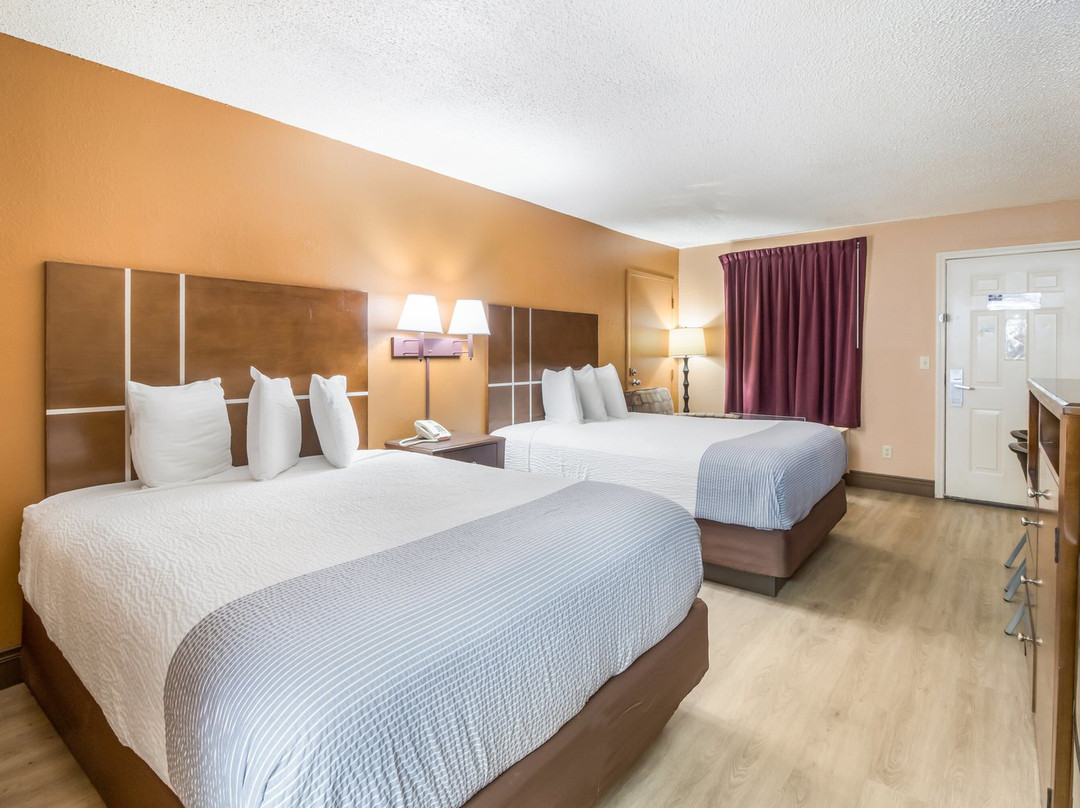 Star Plus Inn & Suites主图