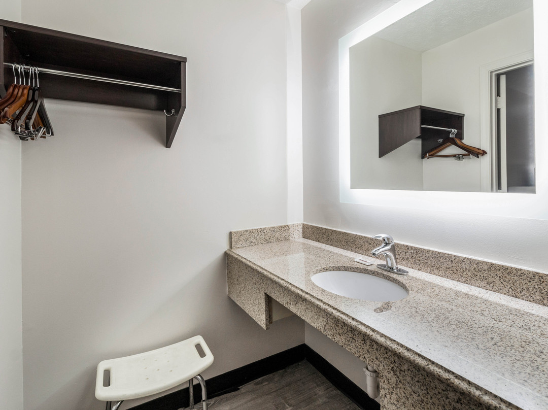 Red Roof Inn Cadiz主图