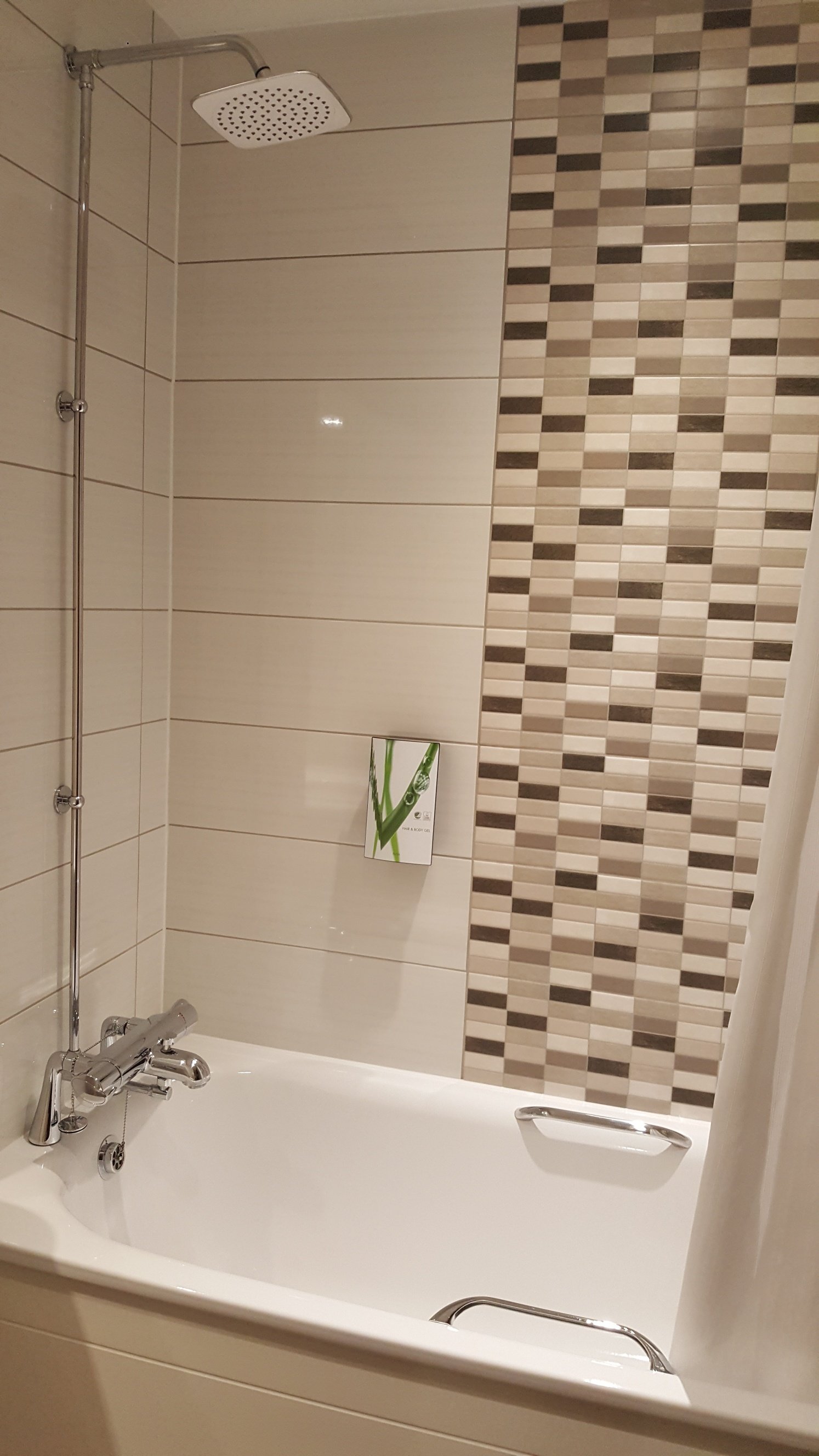Premier Inn Leeds Headingley Hotel-浴室