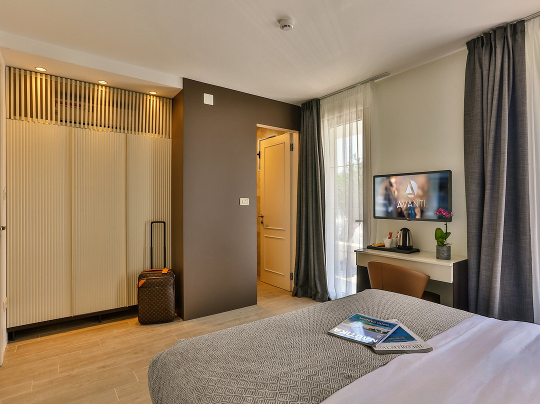 Avanti Hotel & Spa主图