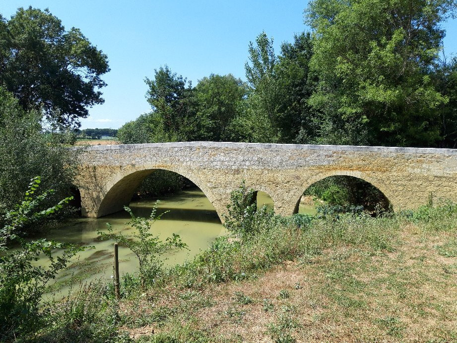 Pont De Lartigues-Larressingle必去景点