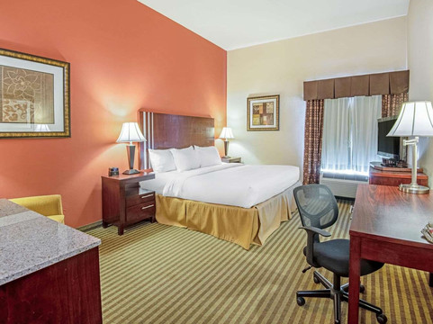 伍德沃德拉昆塔温德姆套房酒店主图