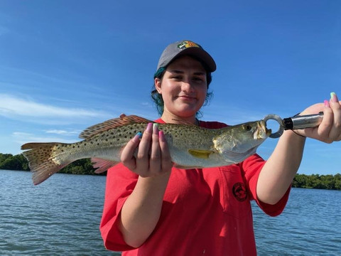 Hook & Fin Charter Fishing-迈尔斯堡海滩必去景点