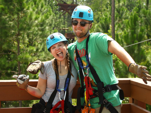 Hummingbird Zipline Course-橙色海湾必去景点
