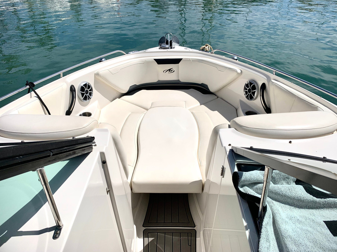 Barco En Alquiler-埃斯特波纳必去景点