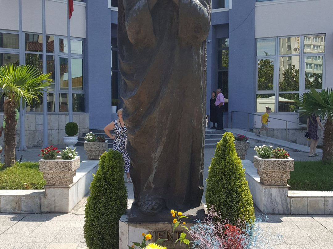 Monument to Mother Teresa-Shkoder必去景点