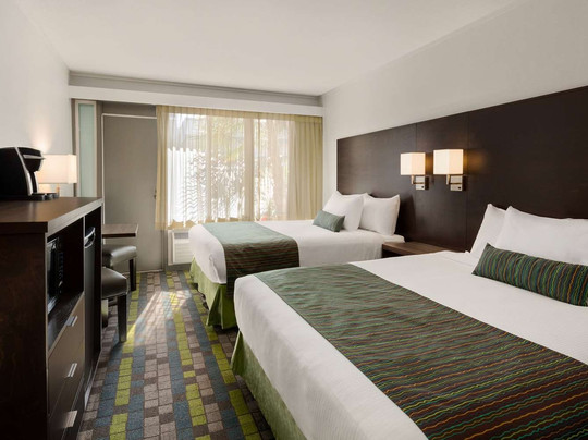 Days Inn By Wyndham Victoria Airport主图