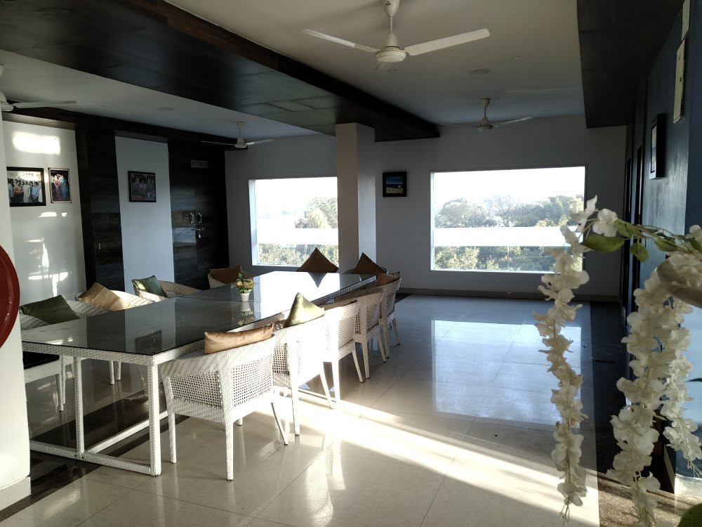 Silver Estate Resort主图