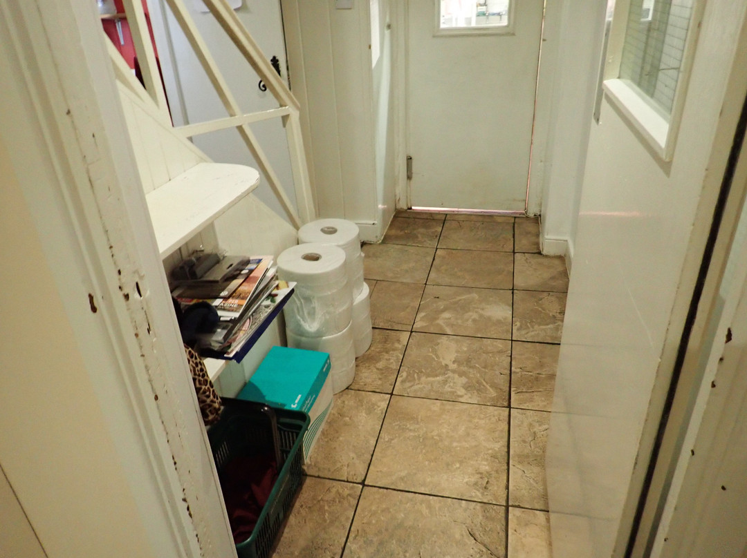 The Three Wheat Heads Inn主图