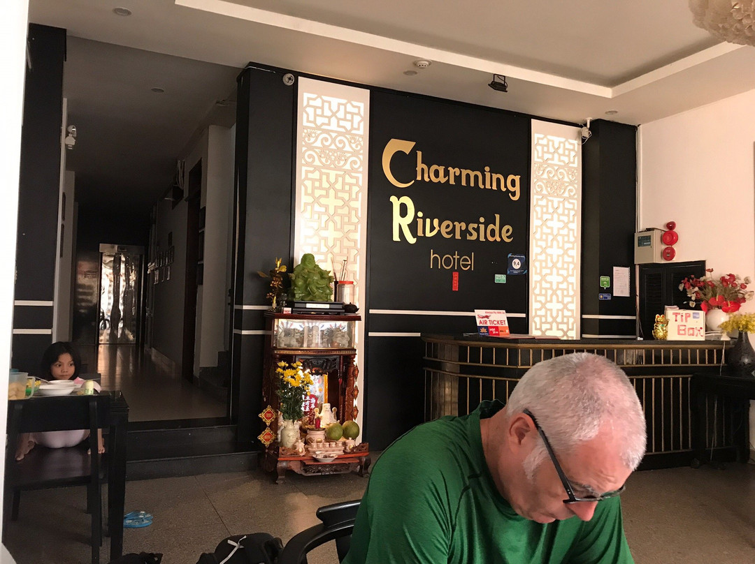 Charming Riverside Hotel主图