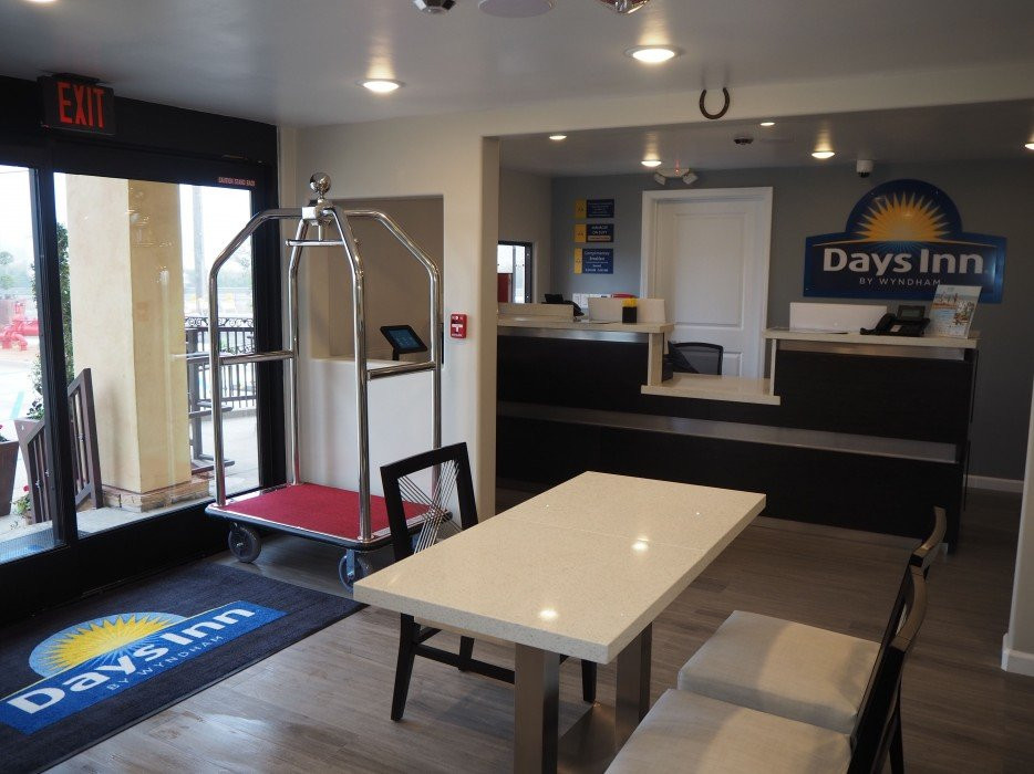 Days Inn By Wyndham Galt/ Elk Grove South主图