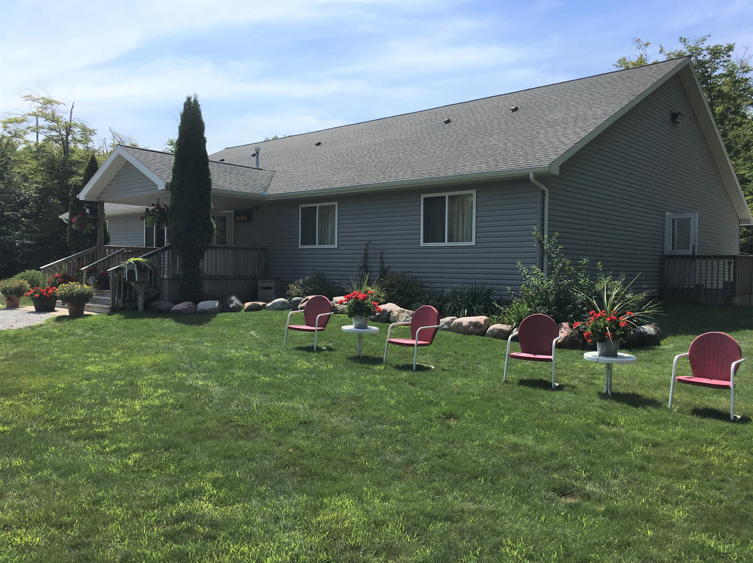 Drummond Island Hotel & Vacation Homes主图