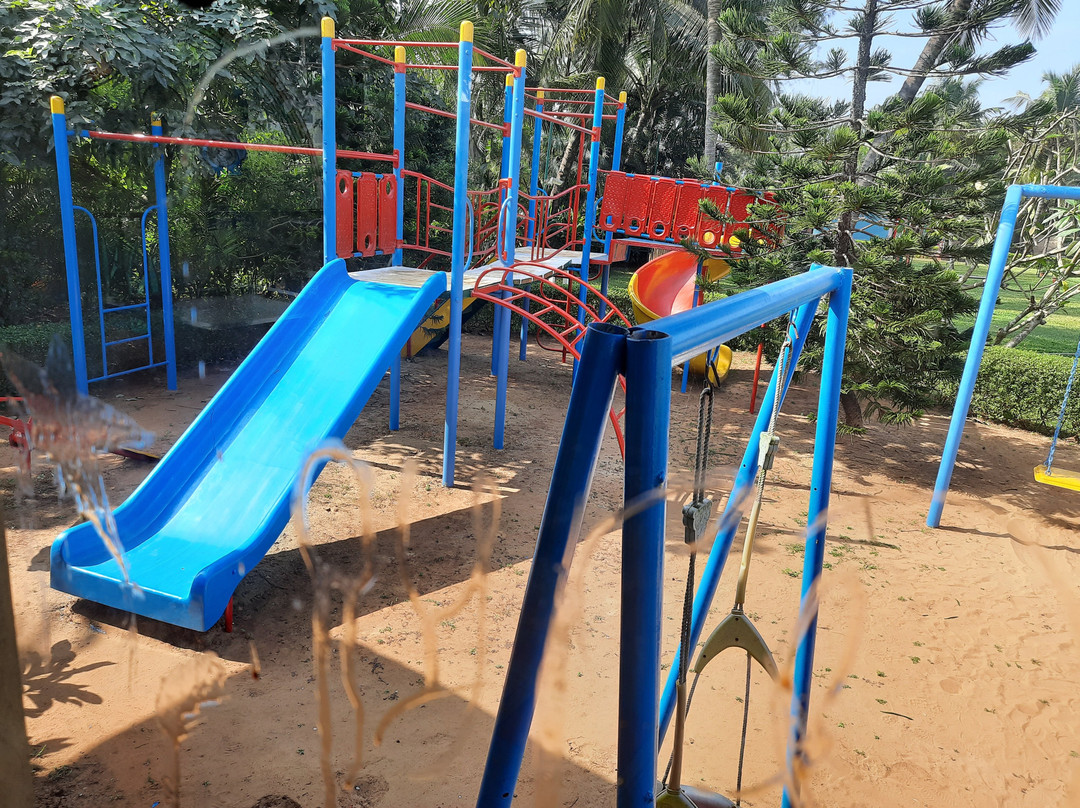 果阿皇家兰花海滩度假村主图