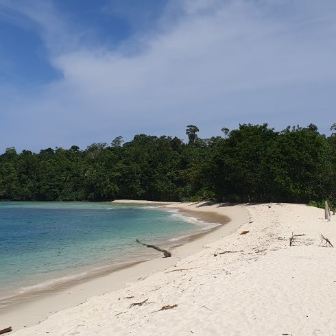 Wari Beach-Biak必去景点