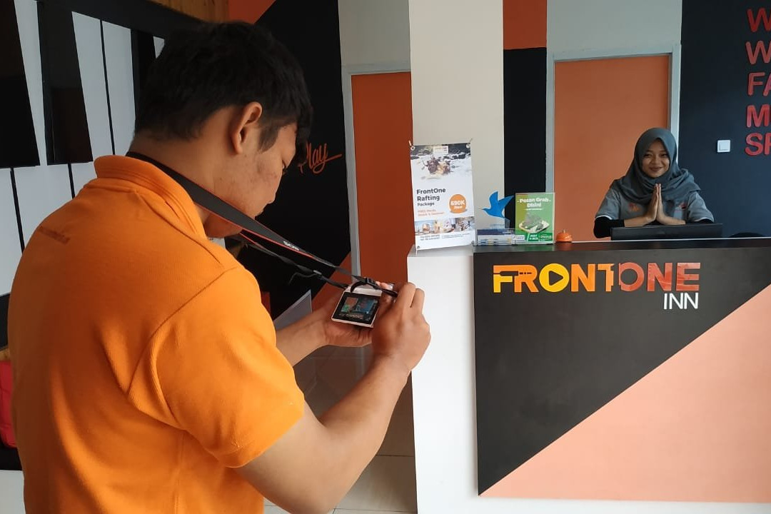 Front One Inn Muntilan主图