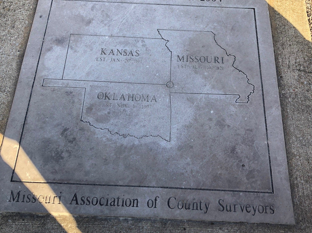 Stand on Three States: Kansas, Missouri, Oklahoma景点图片
