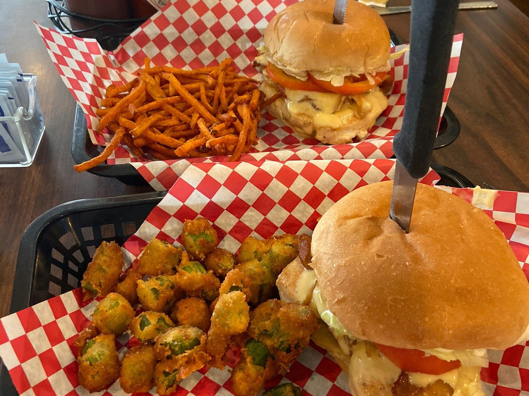 Collinsville餐馆和美食-902 Bar & Grill