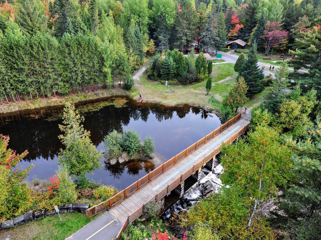 La Tuque旅游景点-Parc des Chutes de la Petite Rivière Bostonnais