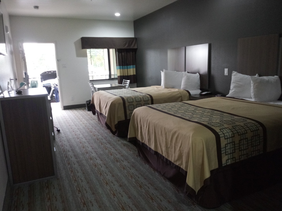 Scottish Inn & Suites主图